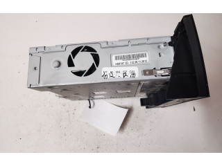 Радио/ проигрыватель CD/DVD / навигация