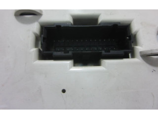 Панель приборов 88311188   Volkswagen Golf III       