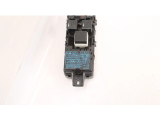 Блок предохранителей MB953355, MB953355 Mitsubishi Carisma