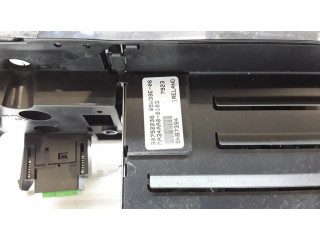 Радио/ проигрыватель CD/DVD / навигация