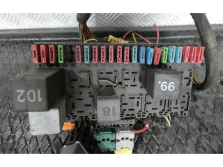 Блок предохранителей    Volkswagen Transporter - Caravelle T4    