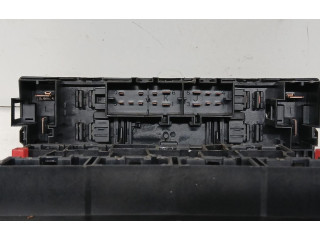 Pojistková skříňka 3C8937049E Volkswagen PASSAT