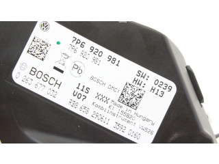 Přístrojová deska Volkswagen Touareg II 2011 7P6920981