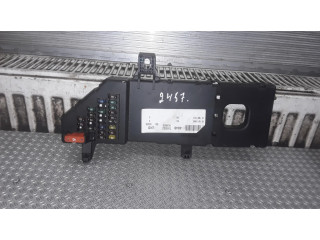 Блок предохранителей 13181983 Opel Vectra C