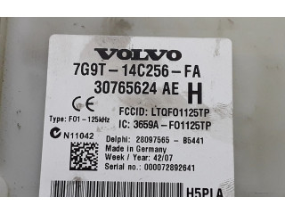 Блок предохранителей 30765624, 30765624AE   Volvo V70    