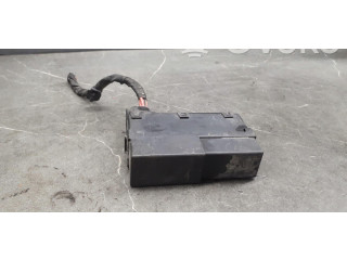 Блок предохранителей  8200220647   Renault Clio III    