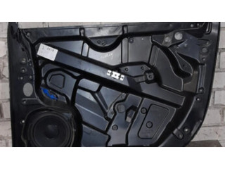 Другая деталь отделки пере́дней дверей