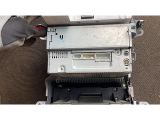 Радио/ проигрыватель CD/DVD / навигация