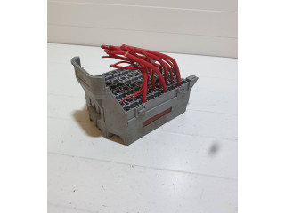 Блок предохранителей 9162439 Volvo S60