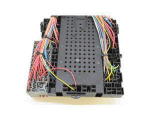 Блок предохранителей  8688153   Volvo V70    