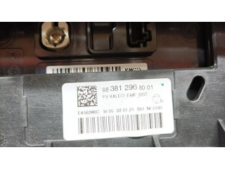 Радио/ проигрыватель CD/DVD / навигация