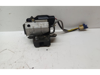 Zámek zadních dveří Toyota Avensis T250 2005