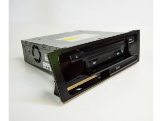 Радио/ проигрыватель CD/DVD / навигация