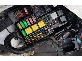 Блок предохранителей 13142780 Opel Combo C