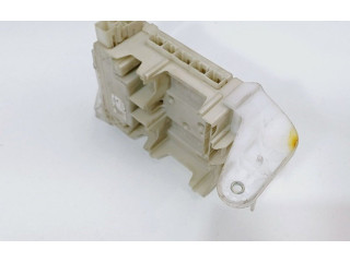 Блок предохранителей 827300H030 Peugeot 108