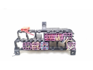 Блок предохранителей 8D0937503E Skoda Superb B5 (3U)