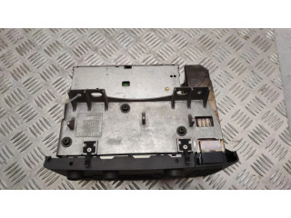 Радио/ проигрыватель CD/DVD / навигация