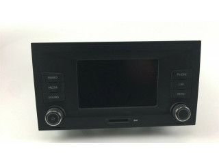 Радио/ проигрыватель CD/DVD / навигация