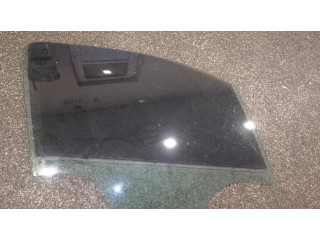 Основное стекло передних дверей (четырехдверного автомобиля)