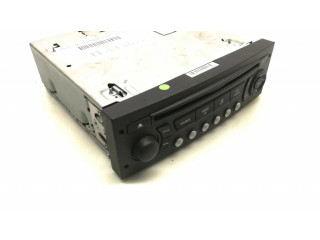 Радио/ проигрыватель CD/DVD / навигация