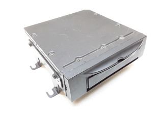 Радио/ проигрыватель CD/DVD / навигация