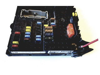 Pojistková skříňka 30728273, 30786646 Volvo XC90 2004