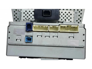 Радио/ проигрыватель CD/DVD / навигация