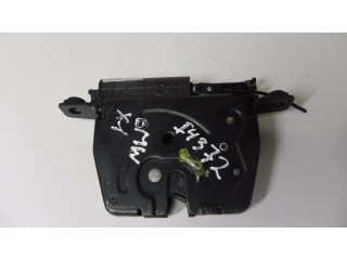 Замок капота двигателя