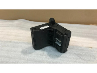 Pojistková skříňka 30728542, 12243779 Volvo XC70 2003