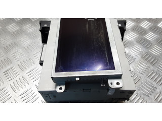 Радио/ проигрыватель CD/DVD / навигация