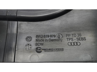 Другая деталь салона