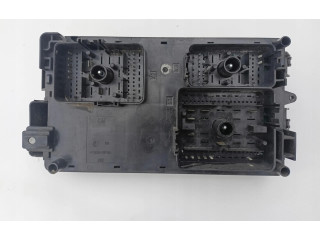 Ящик предохранителей (комплект)    Chevrolet Camaro