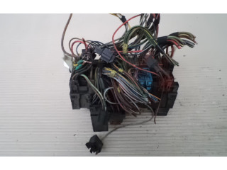 Pojistková skříňka Volkswagen PASSAT B3 1990