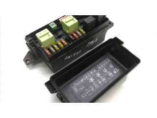 Блок предохранителей 6906548, 075758121006 Honda Accord