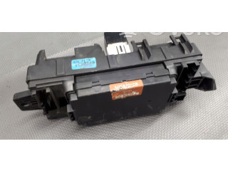 Блок предохранителей 1049933011 Mitsubishi Galant