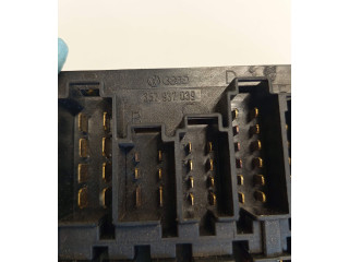 Блок предохранителей 357937039 Volkswagen Golf III