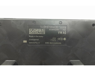 Блок комфорта 5Q0937084CK, 5Q0937084CK Skoda Octavia Mk3 (5E)