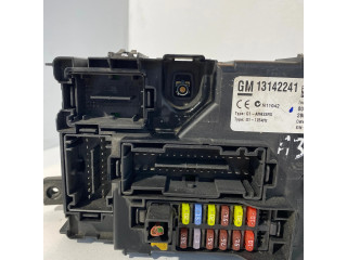 Pojistková skříňka 13142241, 000292540 Opel Corsa D 2008