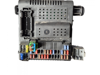 Блок предохранителей  31394157, 28373663   Volvo S80    