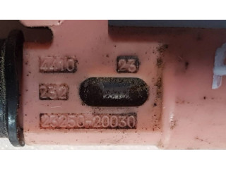 Vstřikovač 2325020030 Lexus ES 250 - 300 - 330 pro benzínový motor 3.0