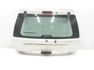 Задняя крышка (багажника)