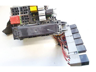 Блок предохранителей 93363151, 13111111 Opel Meriva A