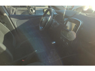 Вентилятор радиатора     8240636    Renault Clio IV 