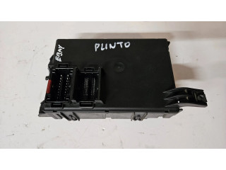 Блок предохранителей 00517817580, 28050016 Fiat Grande Punto