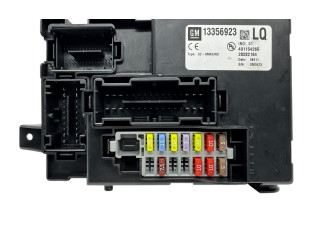Блок предохранителей 13356923, 28282164   Opel Meriva B    