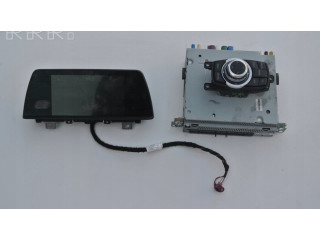 Радио/ проигрыватель CD/DVD / навигация