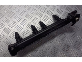 Топливная рампа 06A133317A   Audi A3 S3 8L  