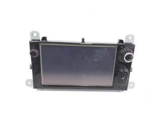 Радио/ проигрыватель CD/DVD / навигация