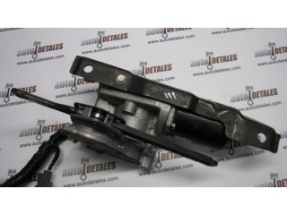 Притягиватель задней крышки