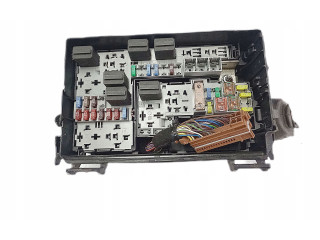 Блок предохранителей 13292736 Opel Meriva B
